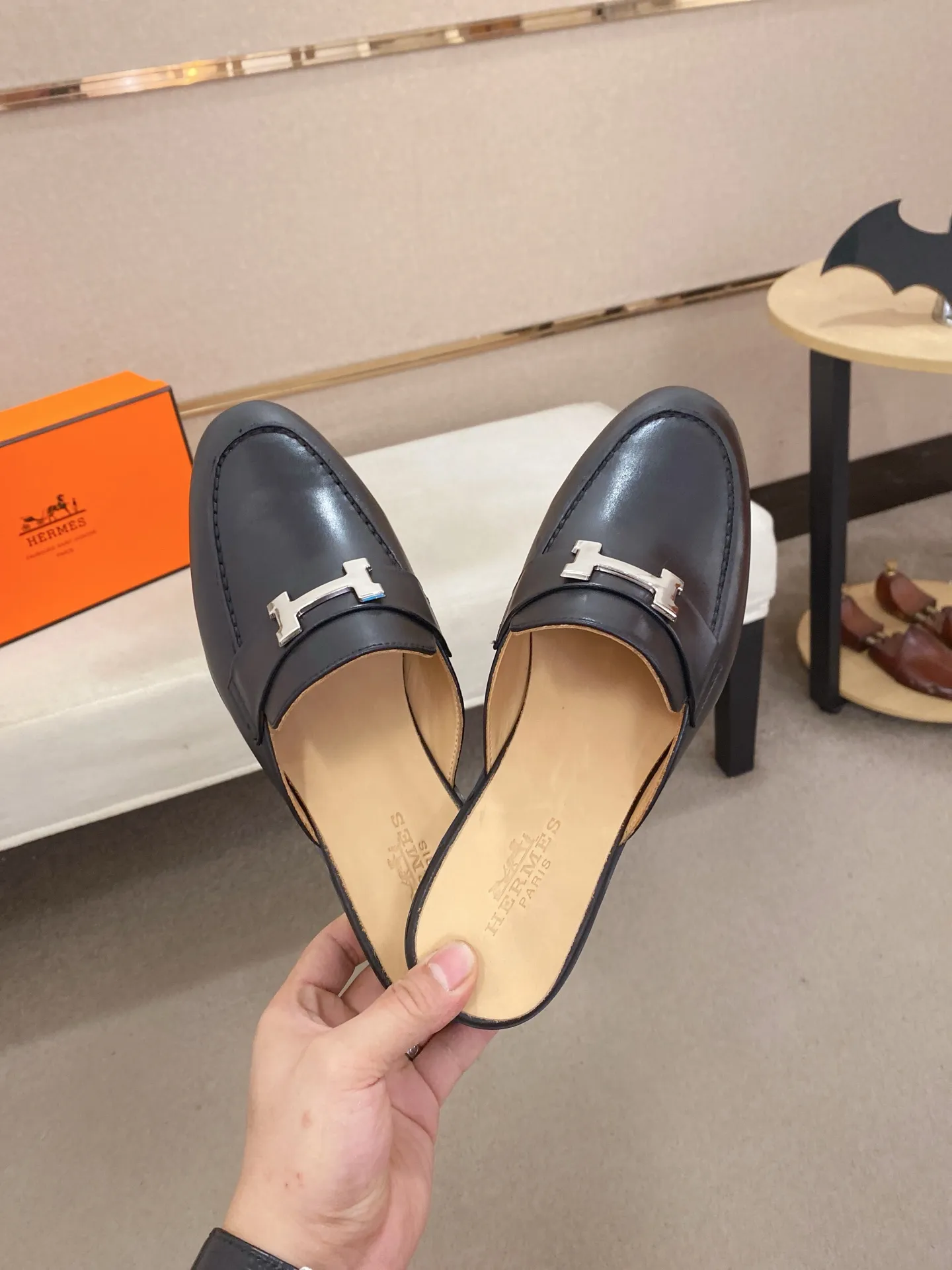 Men's clothing and shoes💰: 500💰《HERMES》【Classic original single version】Hermès half-drag; top 🔝purchasing agent🔍🔍 latest 🇺🇸 counter sale simultaneously, original ▲▲cowhide imported from Italy ▲▲Exquisite workmanship (Italian 🇮🇹Imported water-dyed 🐂cowhide lining) sole: original sole provided by the original factory, ⚠️exclusive double-layer activity·TPR·rubber·combined molded outsole; Yardage: 38-44. Can be customized45